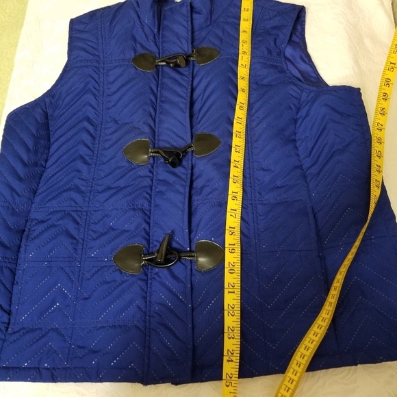 𝅺christopher and Banks vest - Picture 6 of 11